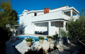 Gorgeous Home In Okrug Gornji With House Sea View